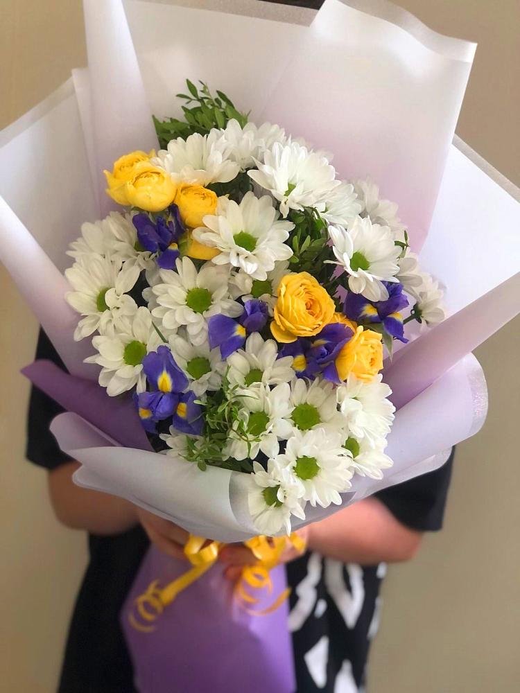 Букет цветов из: Ирисы, Хризантемы и Розы в Рагулях