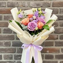 Букет цветов из:  Лизиантусы и Розы в Рагулях