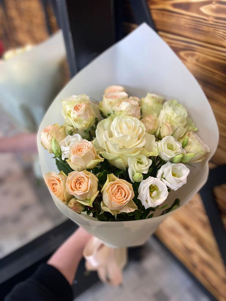 Букет цветов из: Розы и Лизиантусы в Рагулях